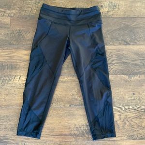 Athlete XS crop exercise tights. Mesh panels.